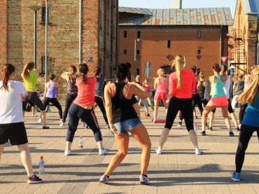 Ceturtdien Spīķeros norisināsies zumbas maratons RIO noskaņās